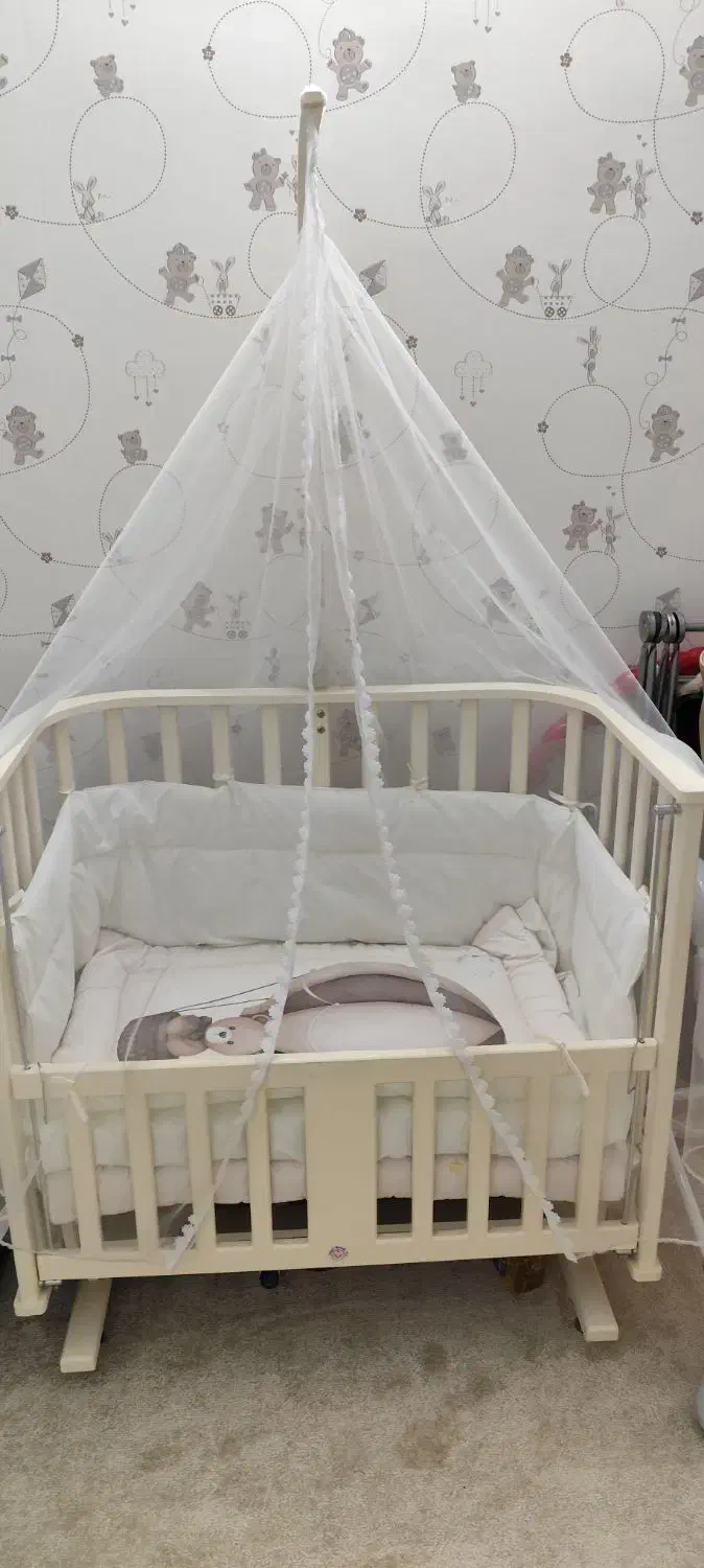 گهواره نو،قابلیت تکان دادن را دارد|تخت و سرویس خواب|تهران, خزانه|دیوار