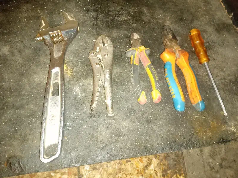 آچار|ابزارآلات|شوشتر, |دیوار