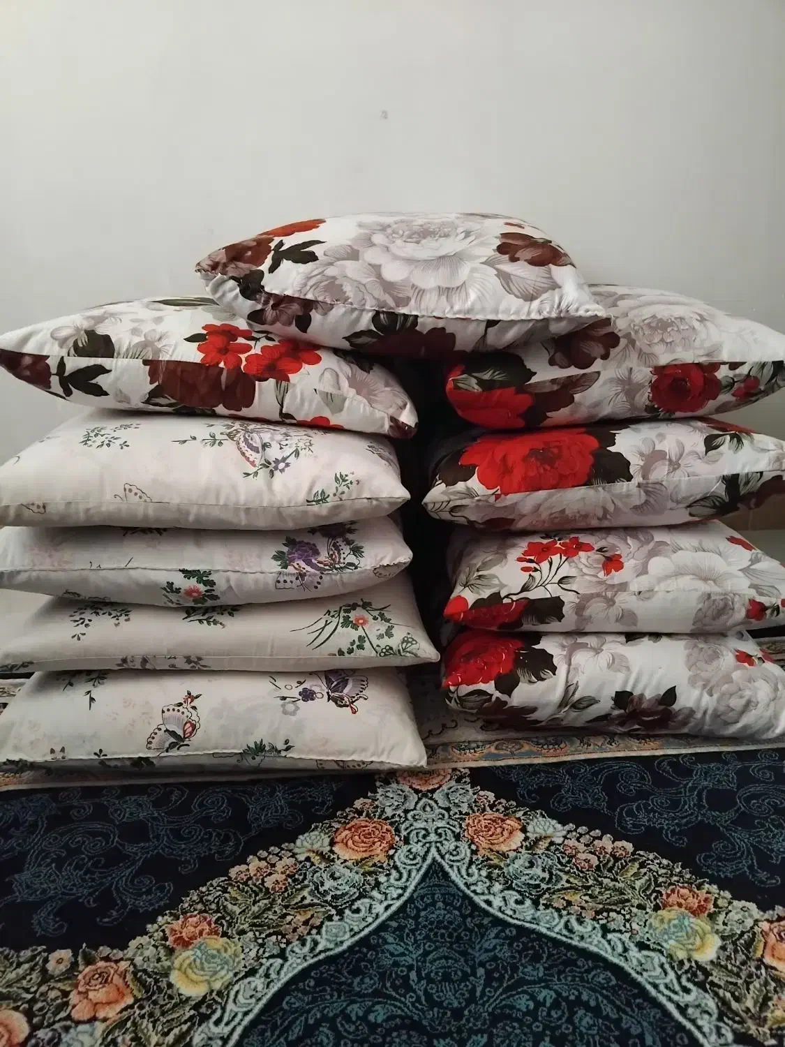 بالش پر|رختخواب، بالش، پتو|پرهسر, |دیوار