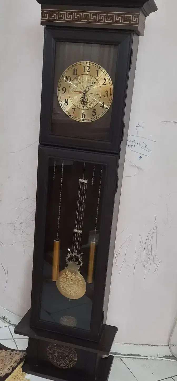 ساعت ایستاده|ساعت|فردیس, خیام غربی|دیوار