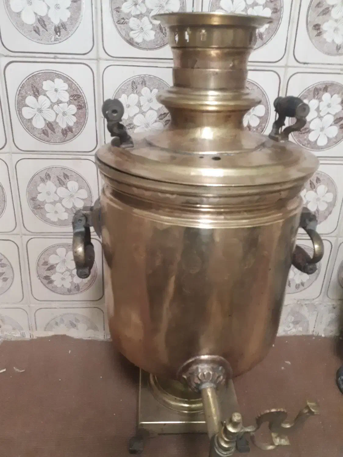 سماور روس دیس گل مرغی کهنه|کلکسیون اشیاء عتیقه|زنجان, |دیوار