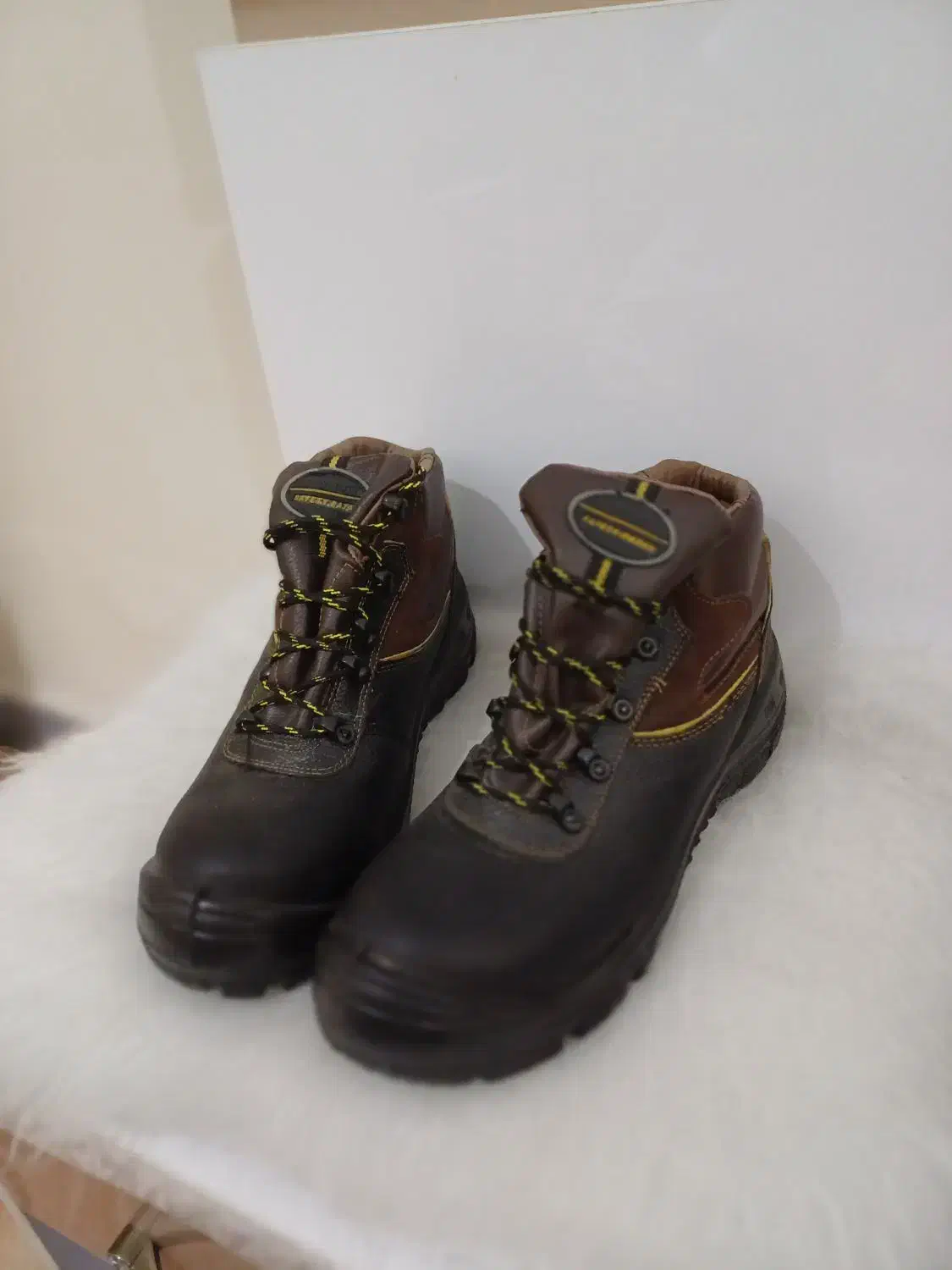 کفش ایمنی|کیف، کفش، کمربند|اهواز, کوی ایثار|دیوار