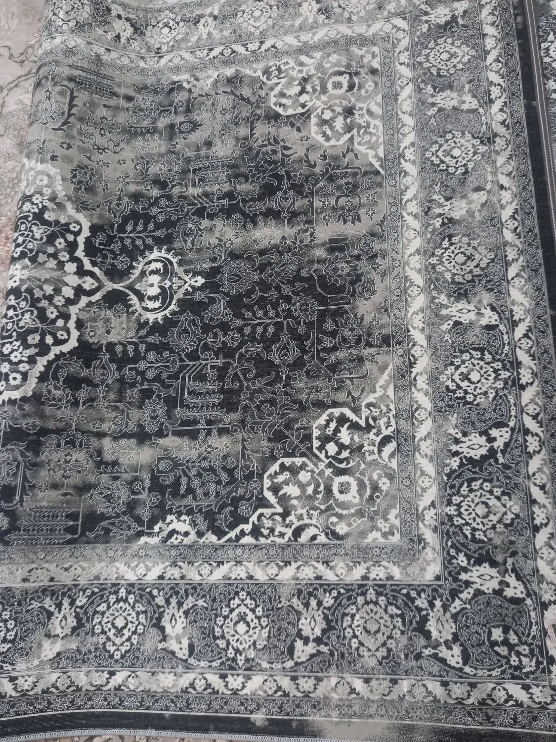 یک‌تخته فرش نو یکو نیم در ۲|فرش|قدس, شهر‌قدس|دیوار