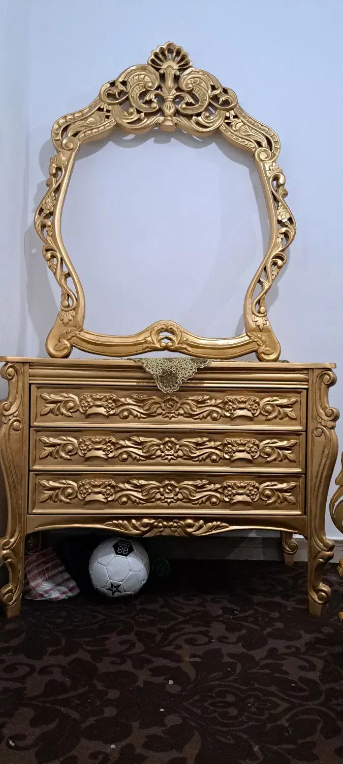 تختخواب دونفره طلایی رنگ|تخت و سرویس خواب|مسجد سلیمان, |دیوار