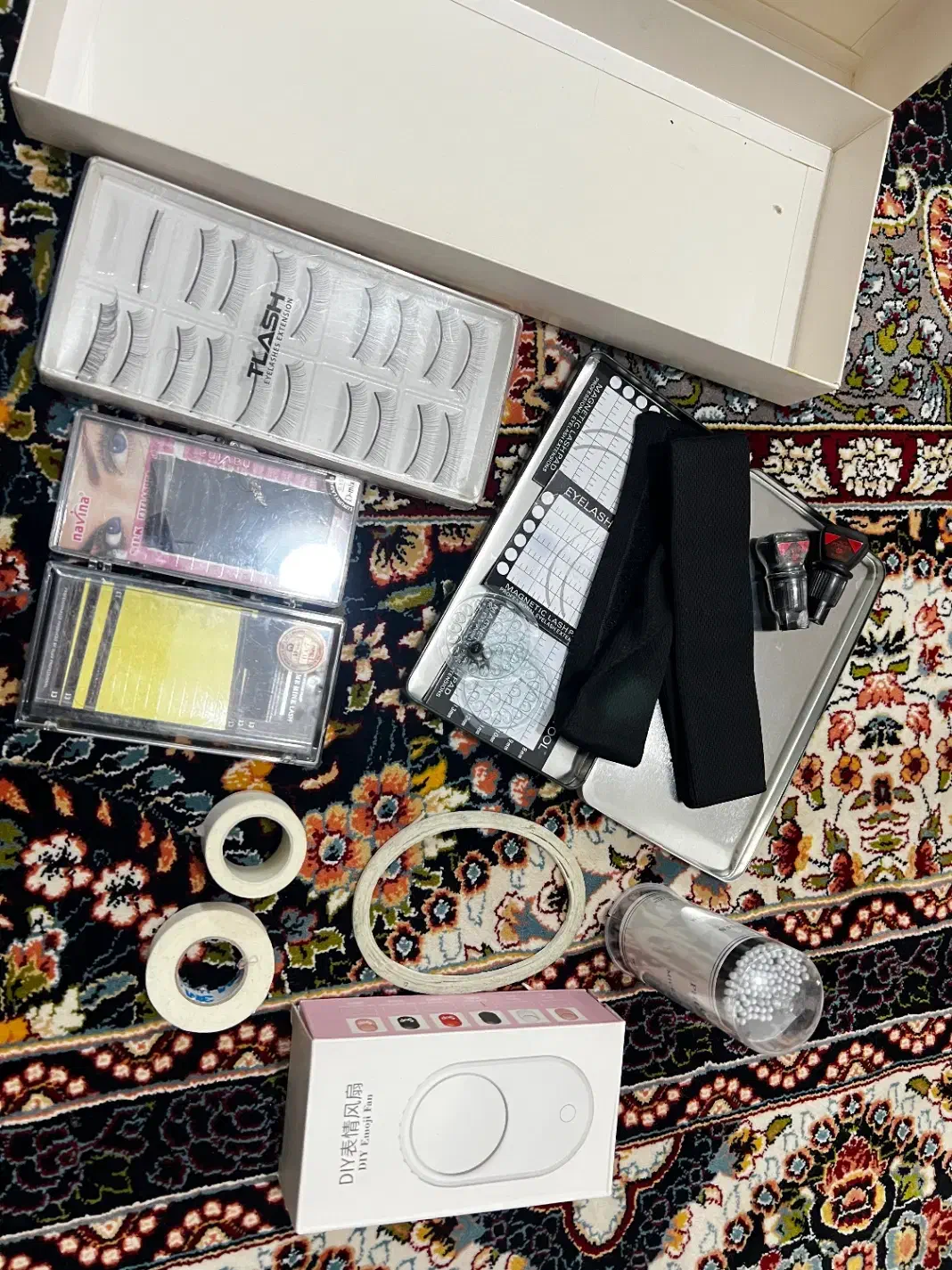 وسایل اکستنشن مژه|آرایشگاه و سالن‌های زیبایی|زرند, |دیوار