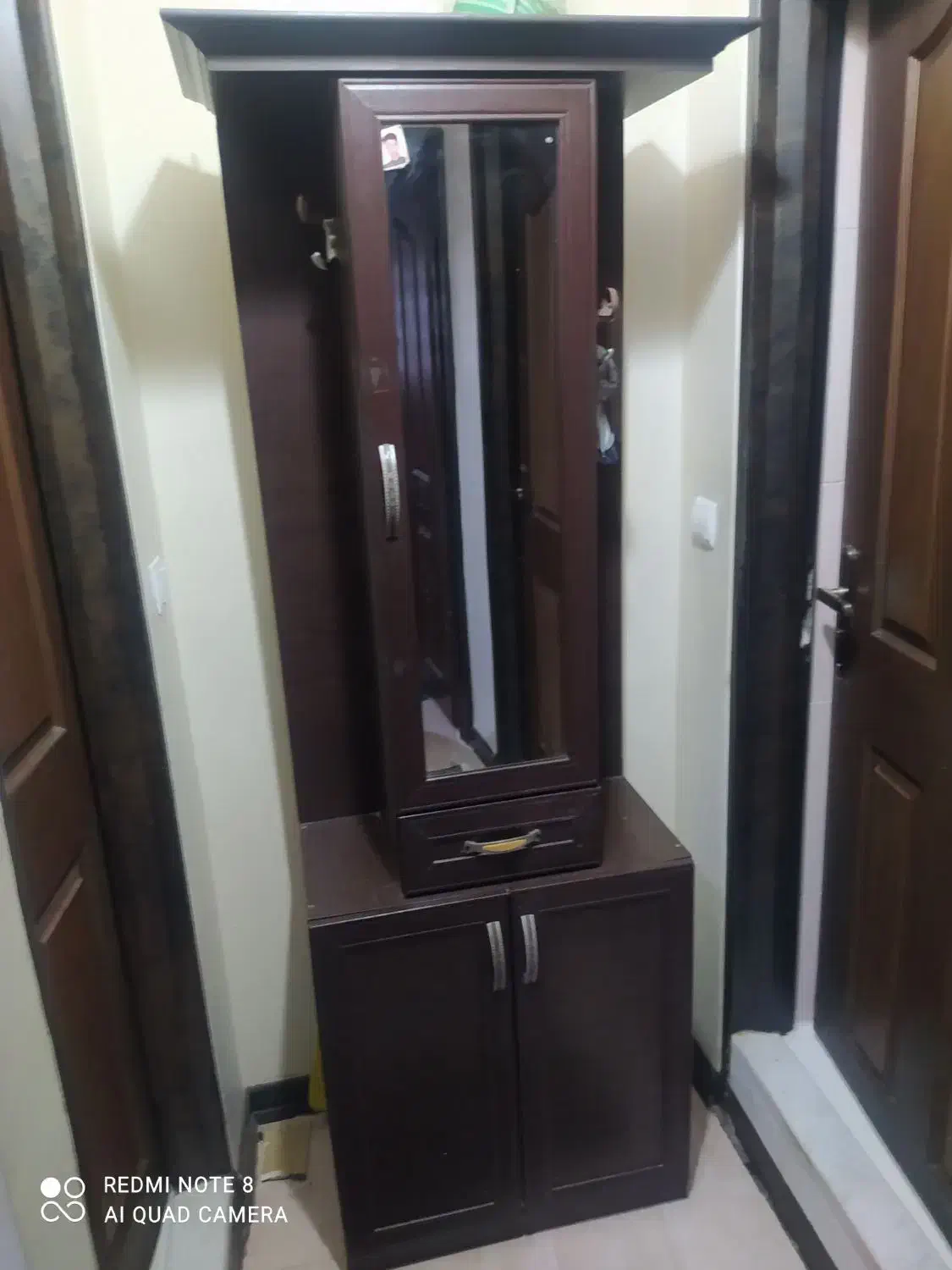 جاکفشی ایستاده کاملا سالم|جاکفشی، کمد، دراور|هشتگرد, فاز ۲ مهستان|دیوار