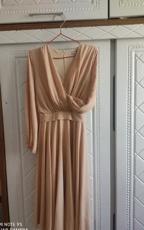 لباس عروسکی ..|لباس|رباط‌کریم, رباط‌کریم|دیوار