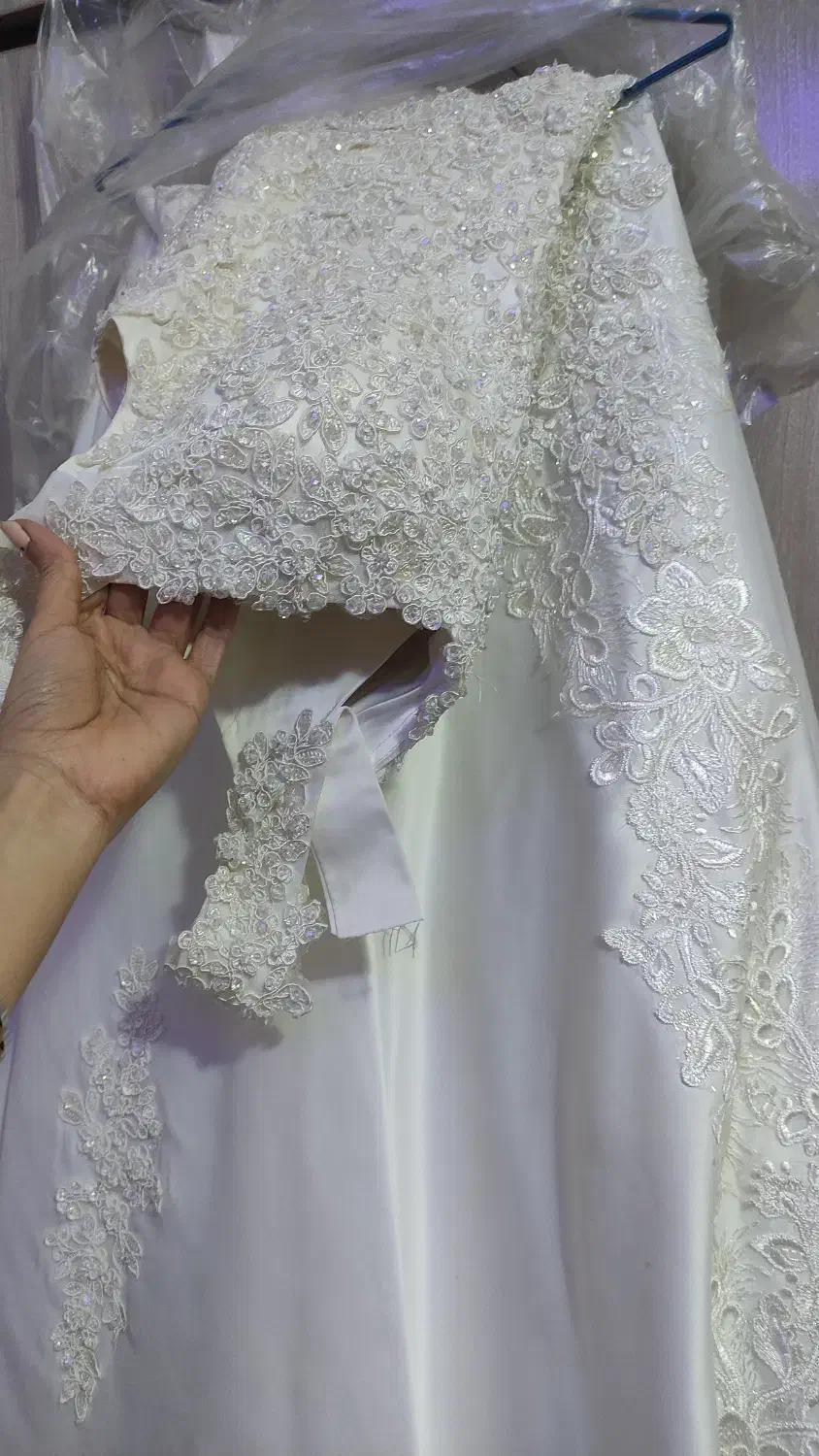 فروش لباس عروس (با قیمت اجاره)|لباس|آبادان, |دیوار