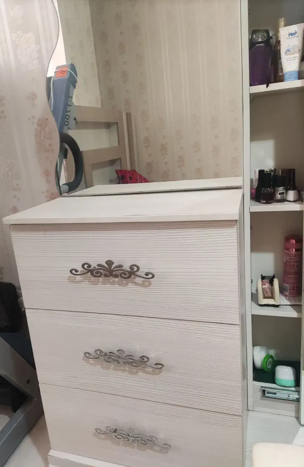 سرویس خواب در حد نو|تخت و سرویس خواب|اراک, |دیوار