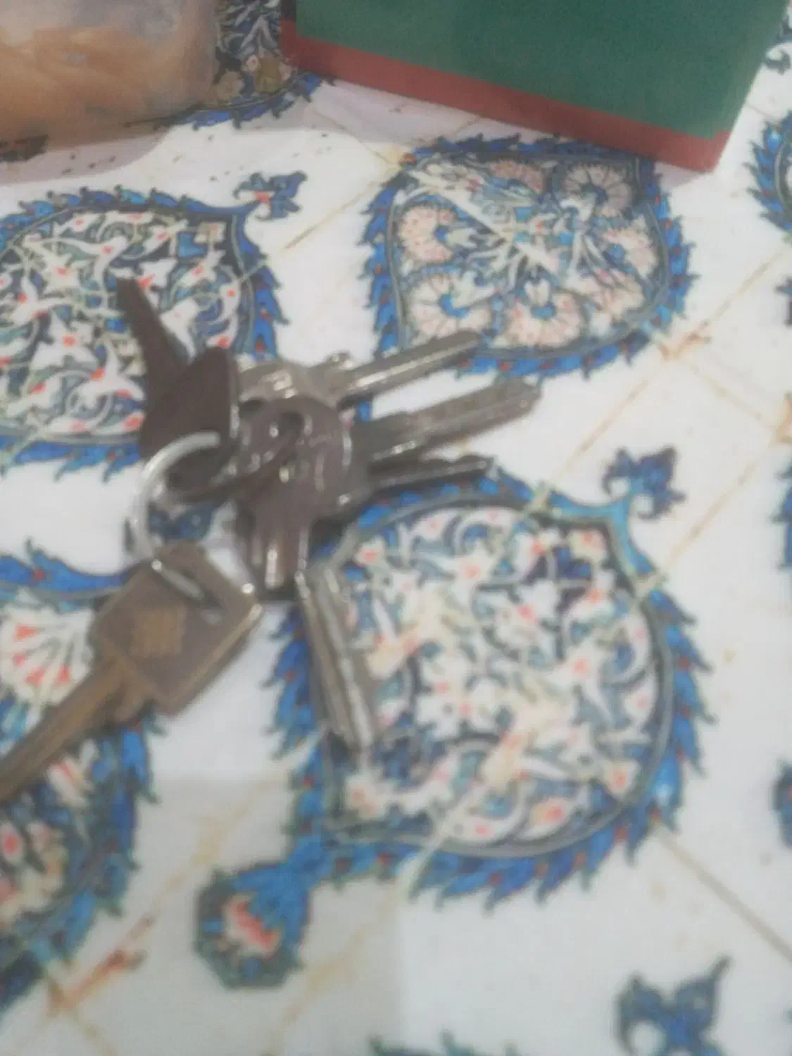 کلید موتور گم‌ شده|اشیا|رشت, پیرسرا|دیوار