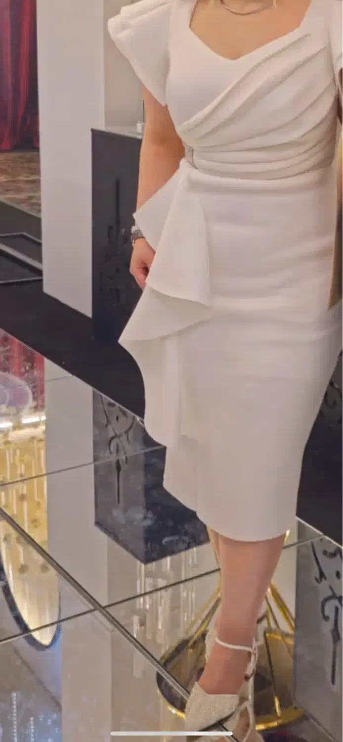 لباس سفید|لباس|تهران, استاد معین|دیوار