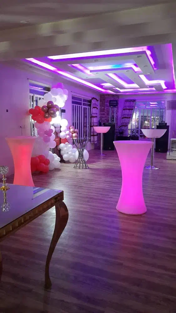 اجاره باغ مجالس و استخر اب گرم|اجارهٔ کوتاه‌مدت ویلا و باغ|شیراز, گویم|دیوار