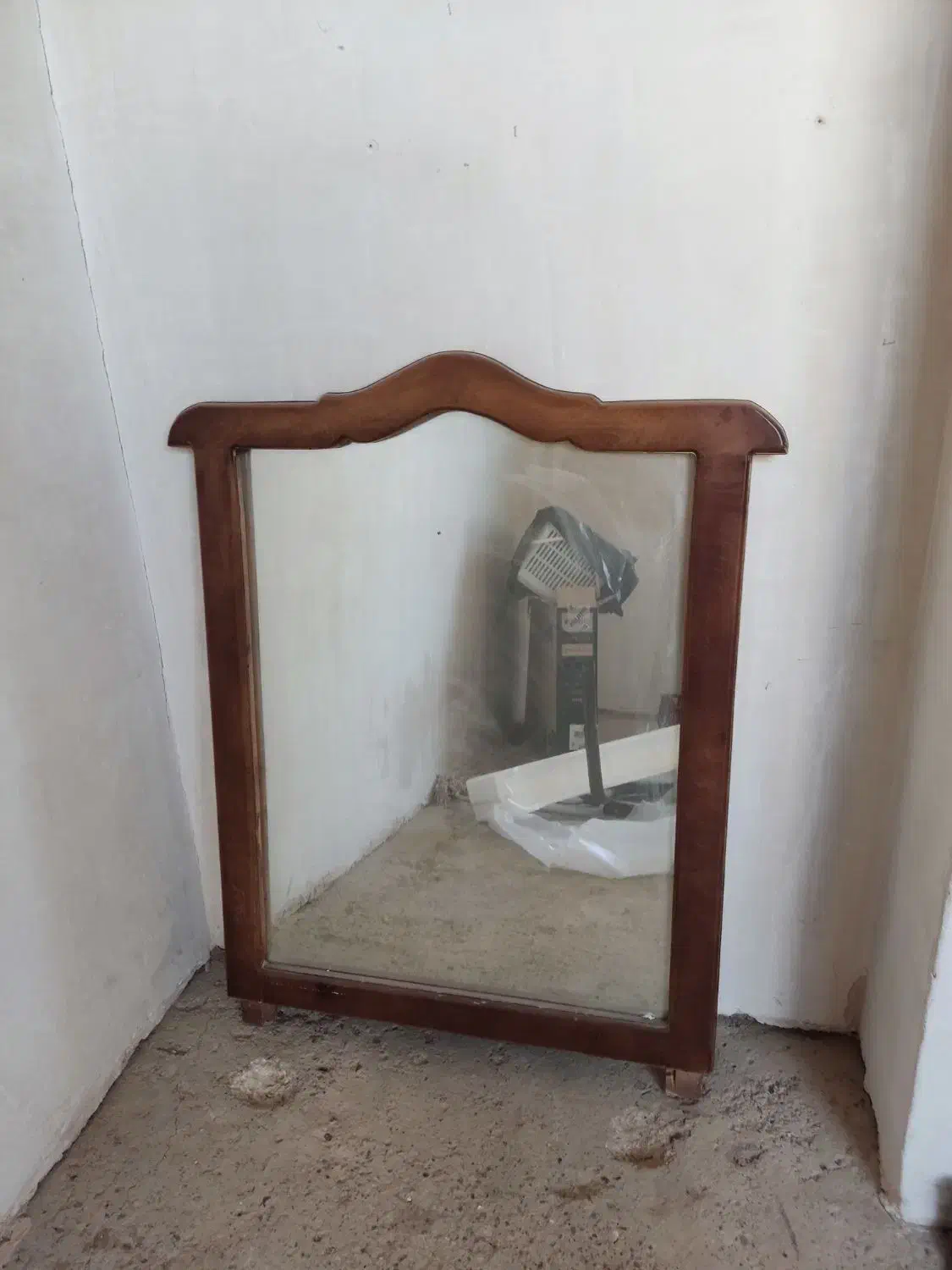 اینه|آینه|بروجن, |دیوار