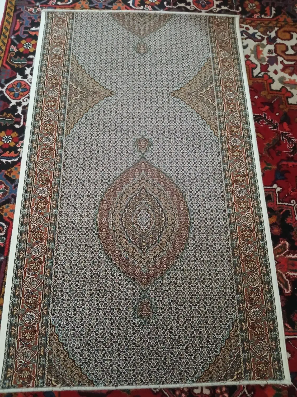 خریدار واقعی پیام دهد|فرش|تبریز, |دیوار