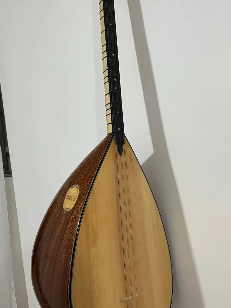 باغلاما دسته کوتاه هناره|سازهای سنتی|مهاباد (آذربایجان غربی), |دیوار