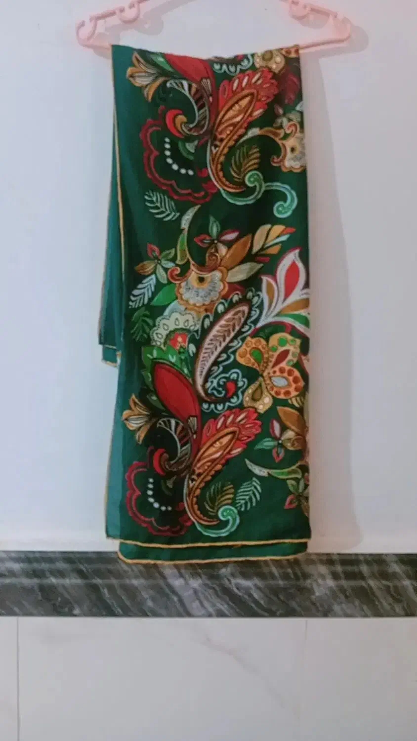 شومیزوشال وروسری|لباس|اقبالیه, |دیوار