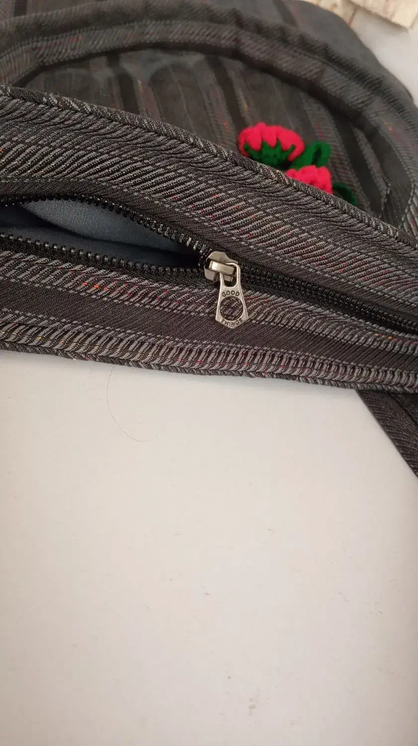 ساک.|کیف، کفش، کمربند|کاشان, فین کوچک|دیوار