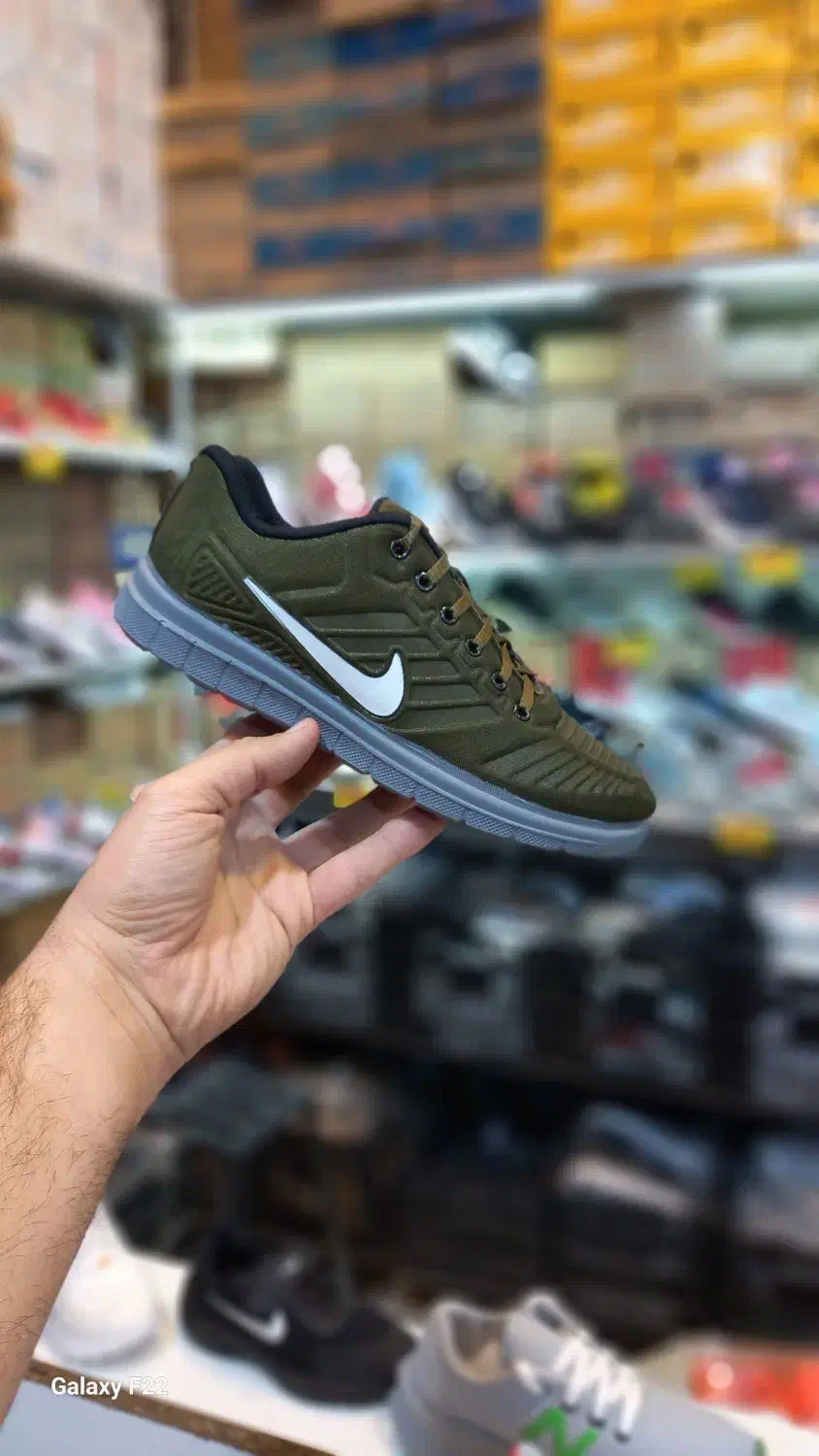 کتونی بزرگ پا|کیف، کفش، کمربند|قم, هفت تیر|دیوار