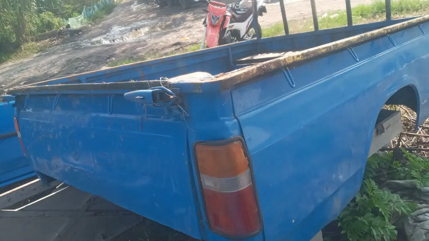 اتاق عقب نیسان|قطعات یدکی و لوازم جانبی|آستانه اشرفیه, |دیوار