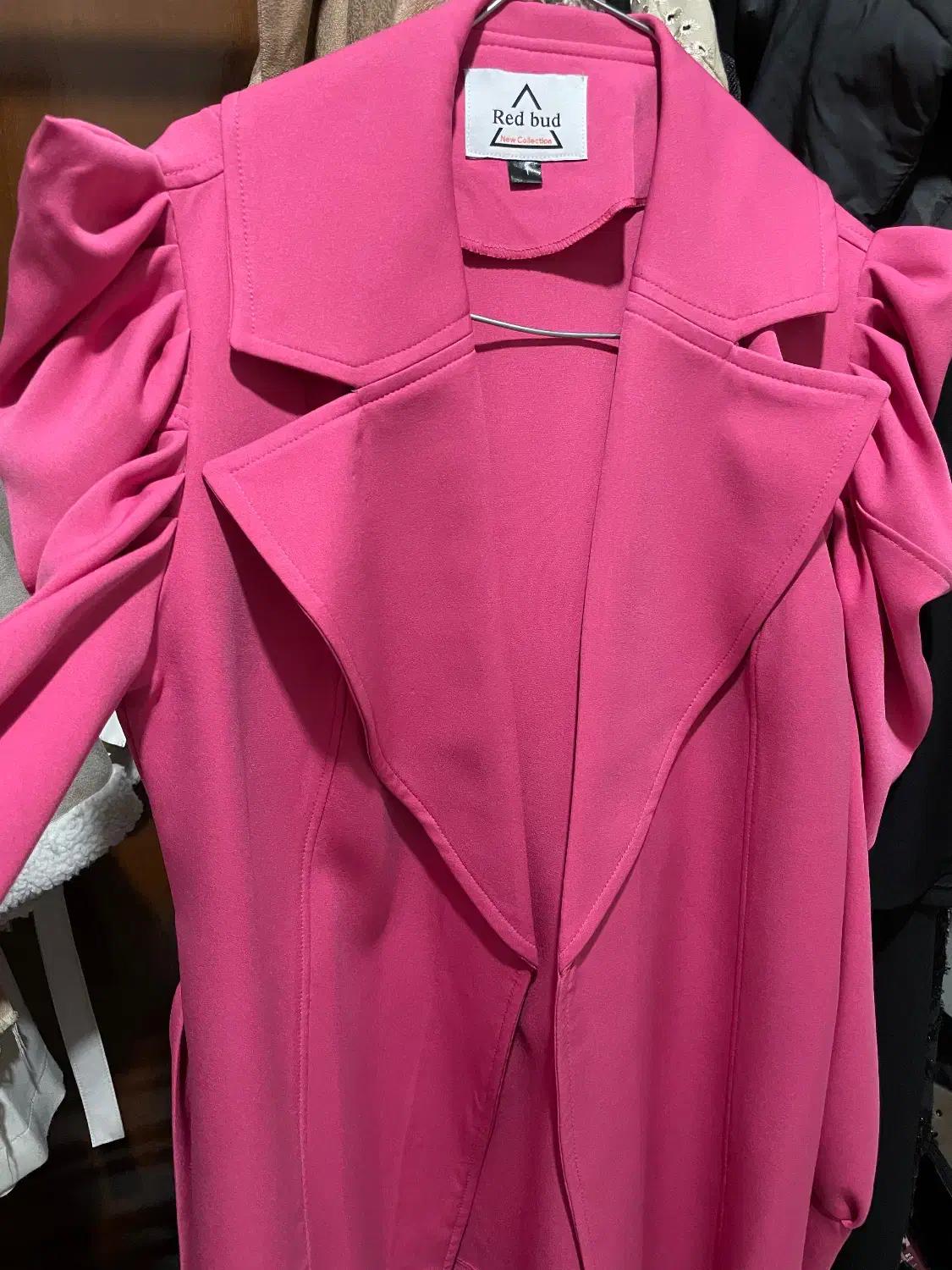 مانتو عروسکی|لباس|اندیشه, اندیشه فاز ۱|دیوار