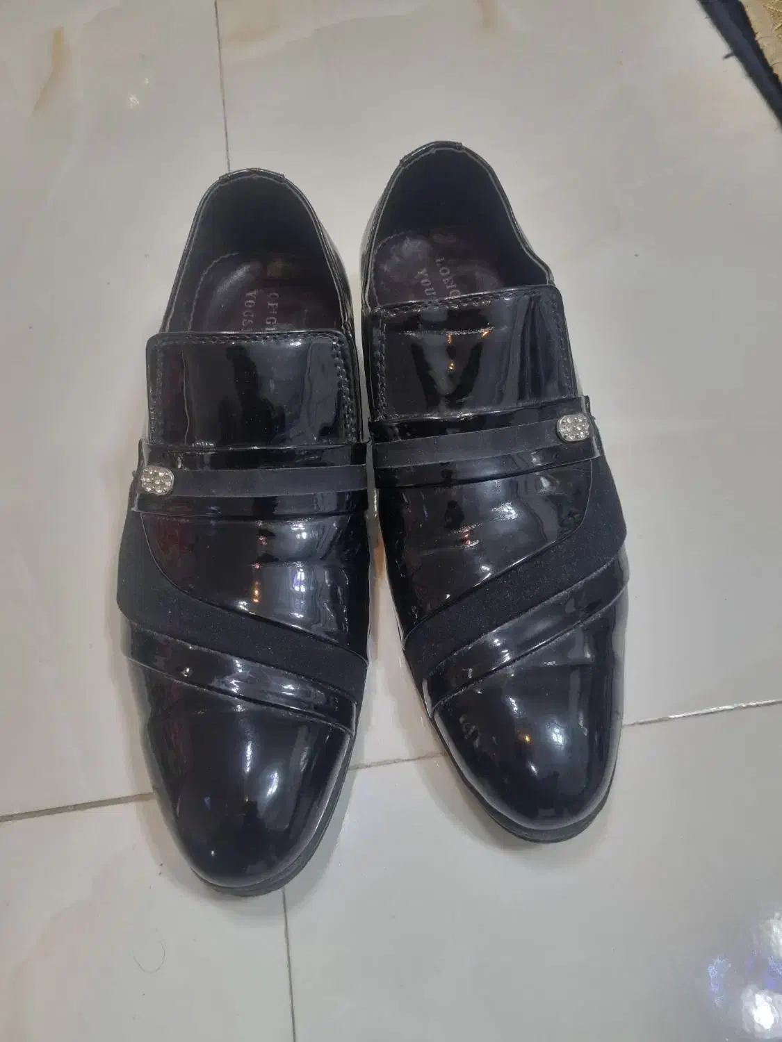 کفش|کیف، کفش، کمربند|تاکستان, |دیوار