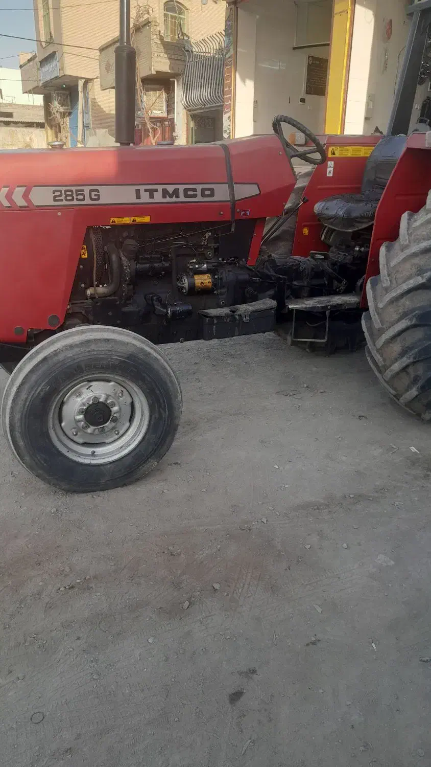 تراکتور|خودرو سنگین|ابریشم, |دیوار