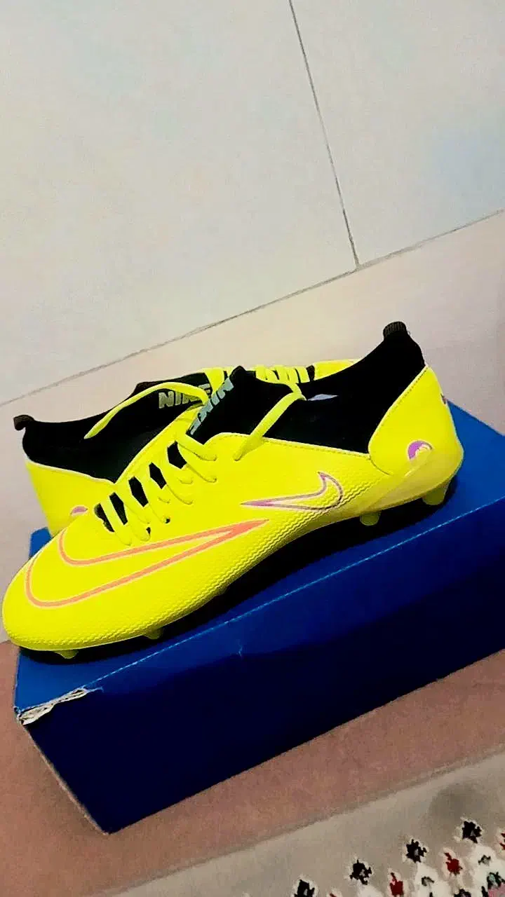 کفش چمن استوک سایز 42 و 43|کیف، کفش، کمربند|قم, علی آباد سعدگان|دیوار