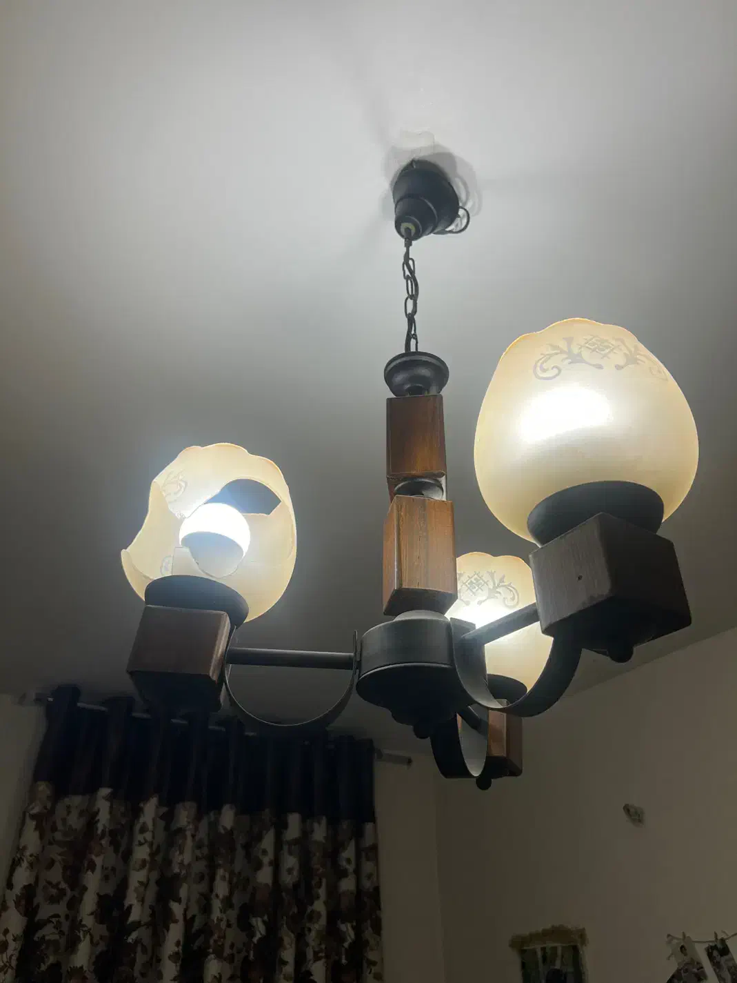 لوستر سه شاخه|لوستر و چراغ آویز|مشهد, طلاب|دیوار