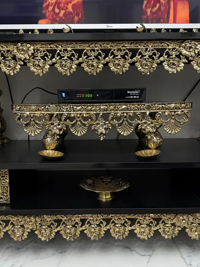 میز تلوزیون برنجی کاملا نو|میز تلویزیون|پاکدشت, پاکدشت (مامازند)|دیوار