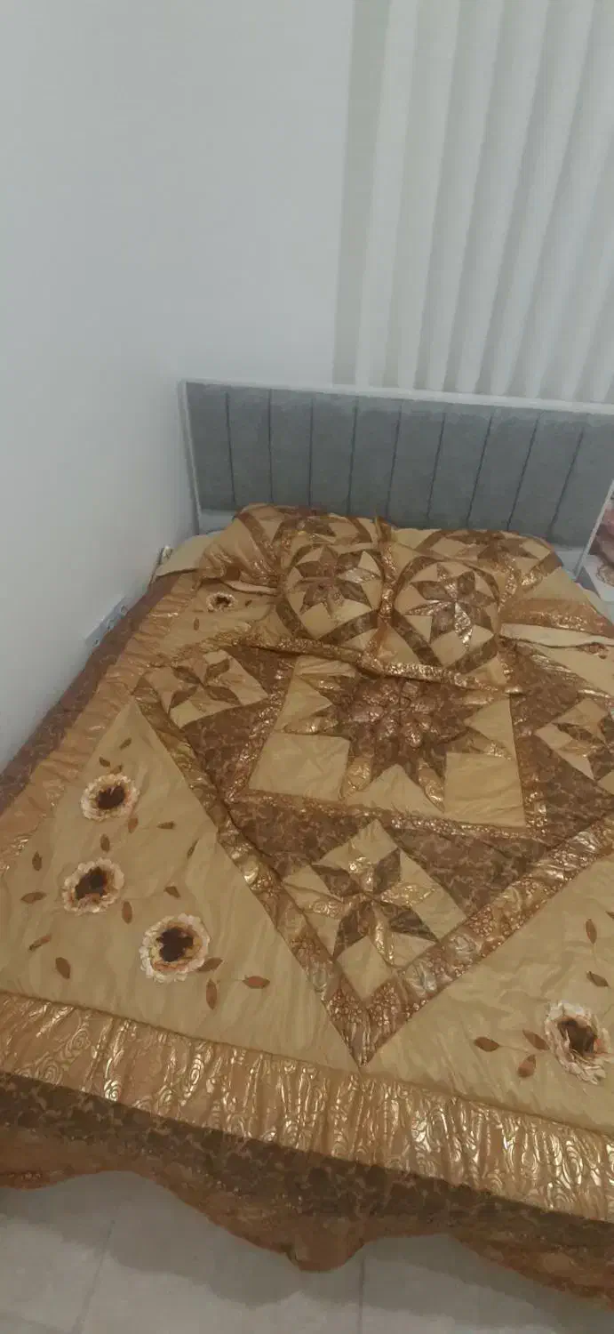 رو تختی دو نفره به همراه رو بالشی و کوسن|سرویس روتختی|صومعهسرا, |دیوار