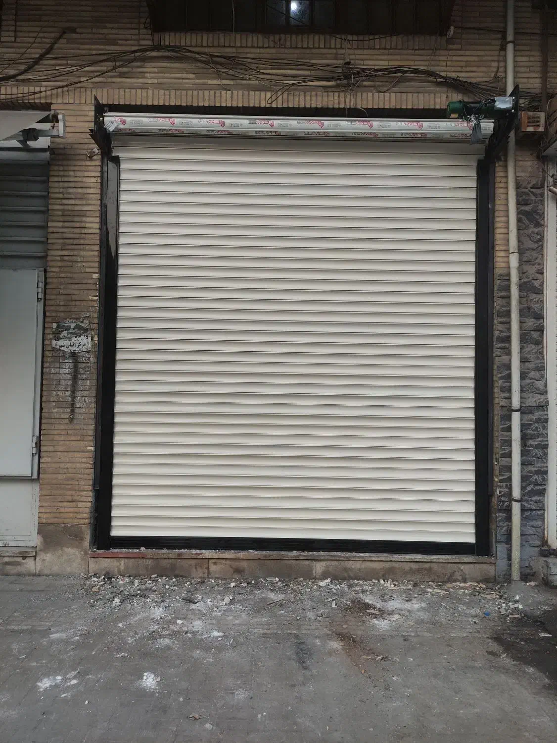 کرکره برقی درب اتوماتیک شیشه ای سکوریت جک بازویی|خدمات پیشه و مهارت|بندرعباس, |دیوار