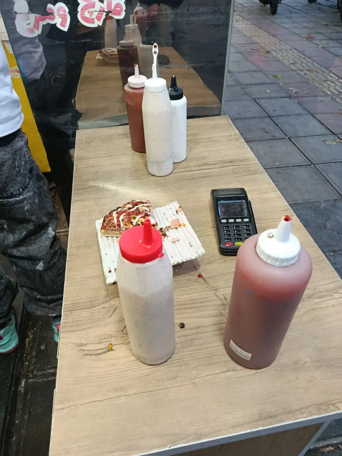 به یک نفر جهت نیروی کار|استخدام خدمات فروشگاه و رستوران|بروجرد, |دیوار