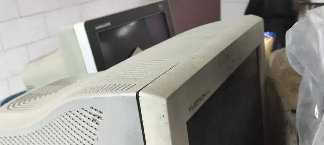 مونیتور قدیمی crt|قطعات و لوازم جانبی رایانه|فردیس, انبار نفت|دیوار