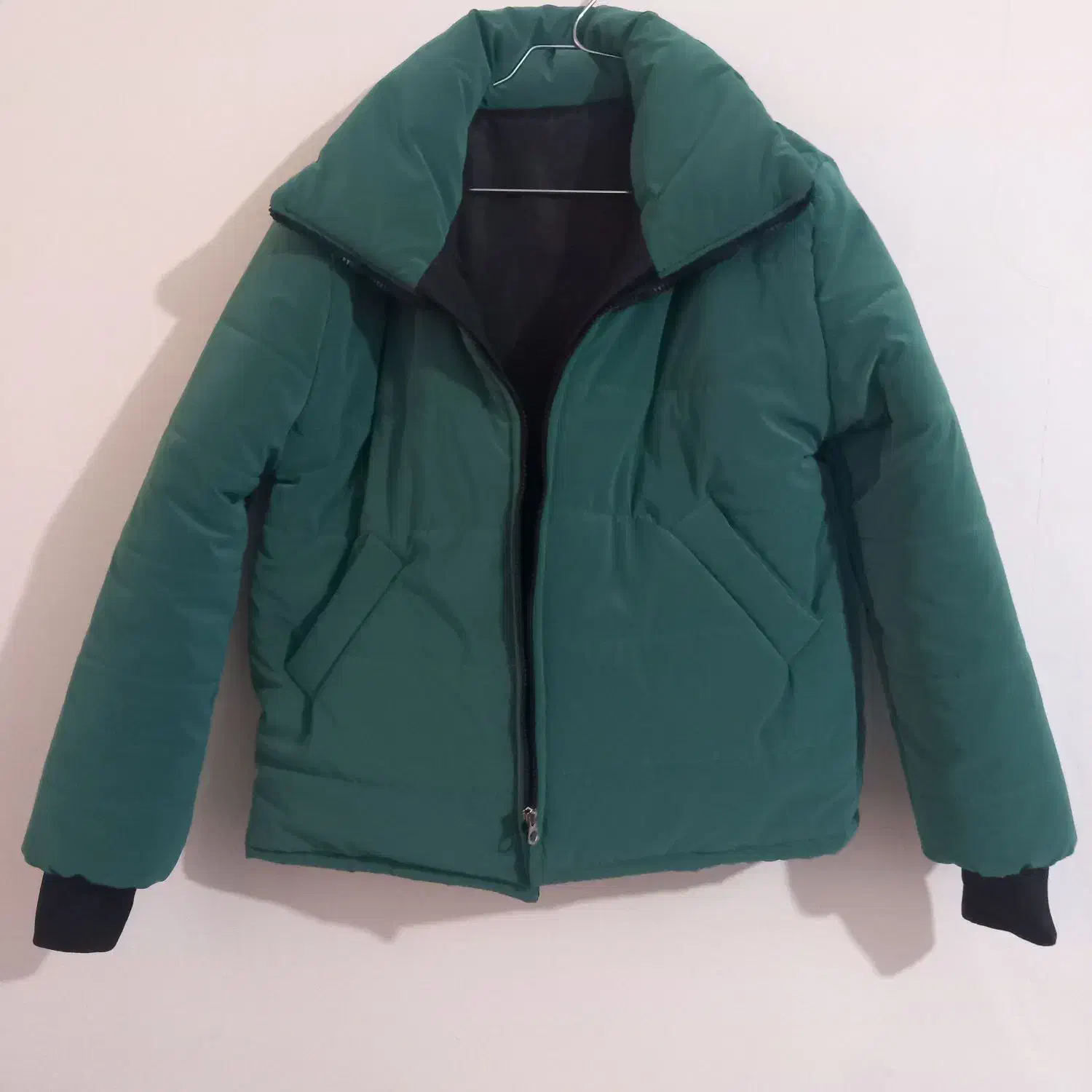 کاپشن|لباس|فولادشهر, B2|دیوار