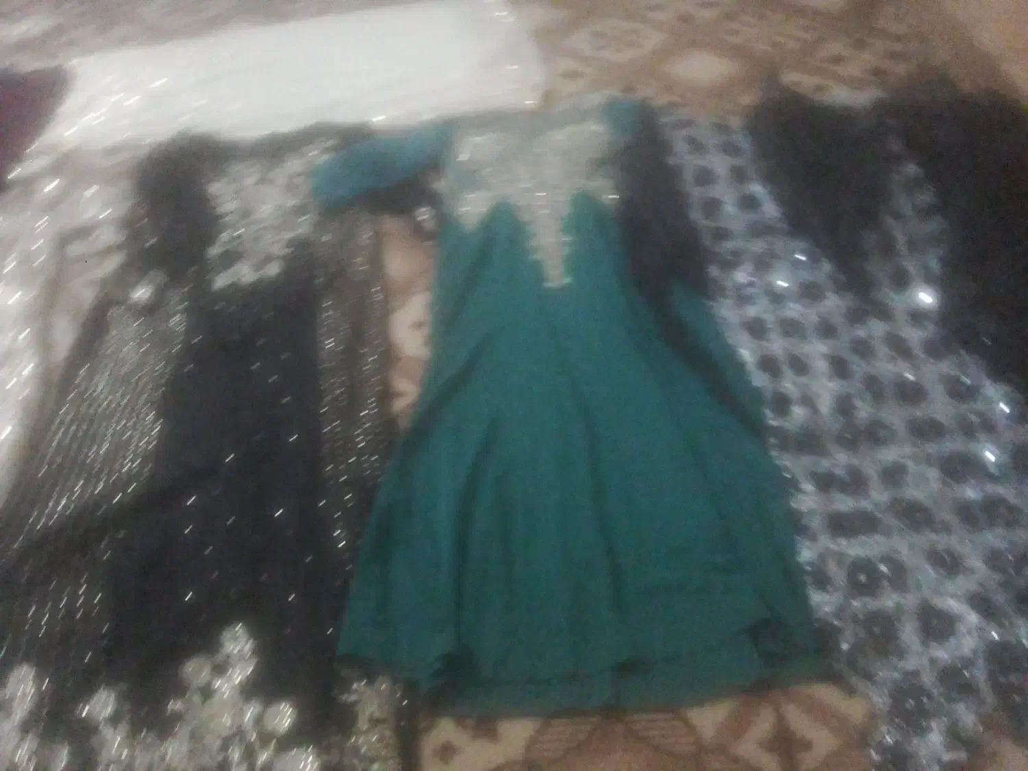 سه عدد لباس مجلسی هر کدام پانصد رنامه دیوار|لباس|اردبیل, |دیوار