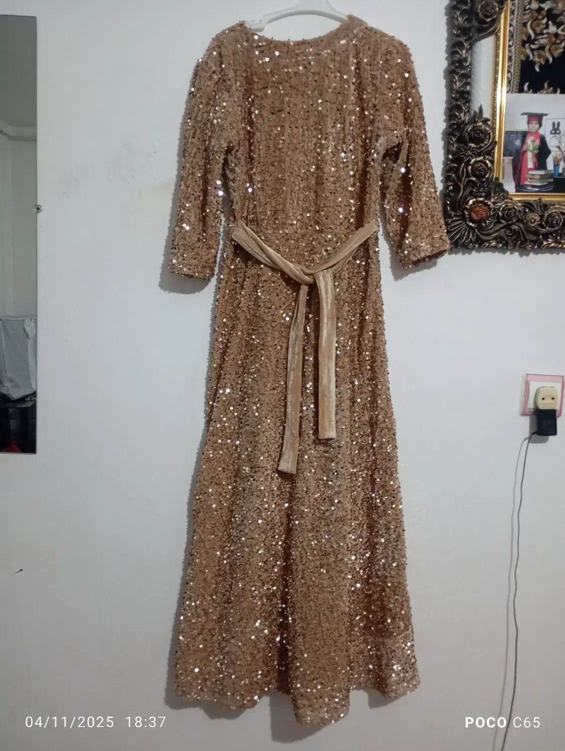 پیراهن مجلسی|لباس|فیروزآباد (لرستان), |دیوار