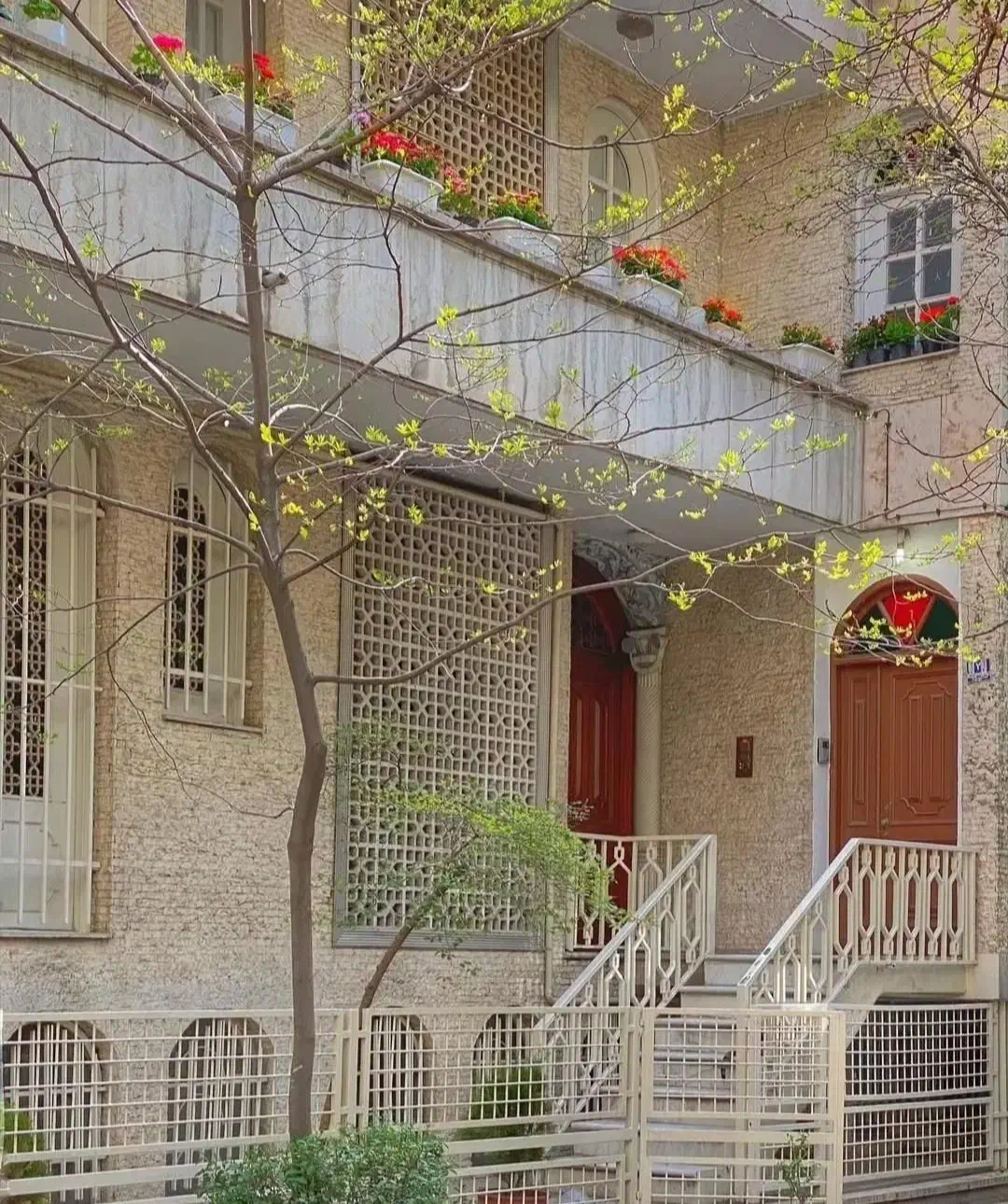 خانه دربست خیابان ایثارگران|فروش خانه و ویلا|شیراز, آبیاری|دیوار