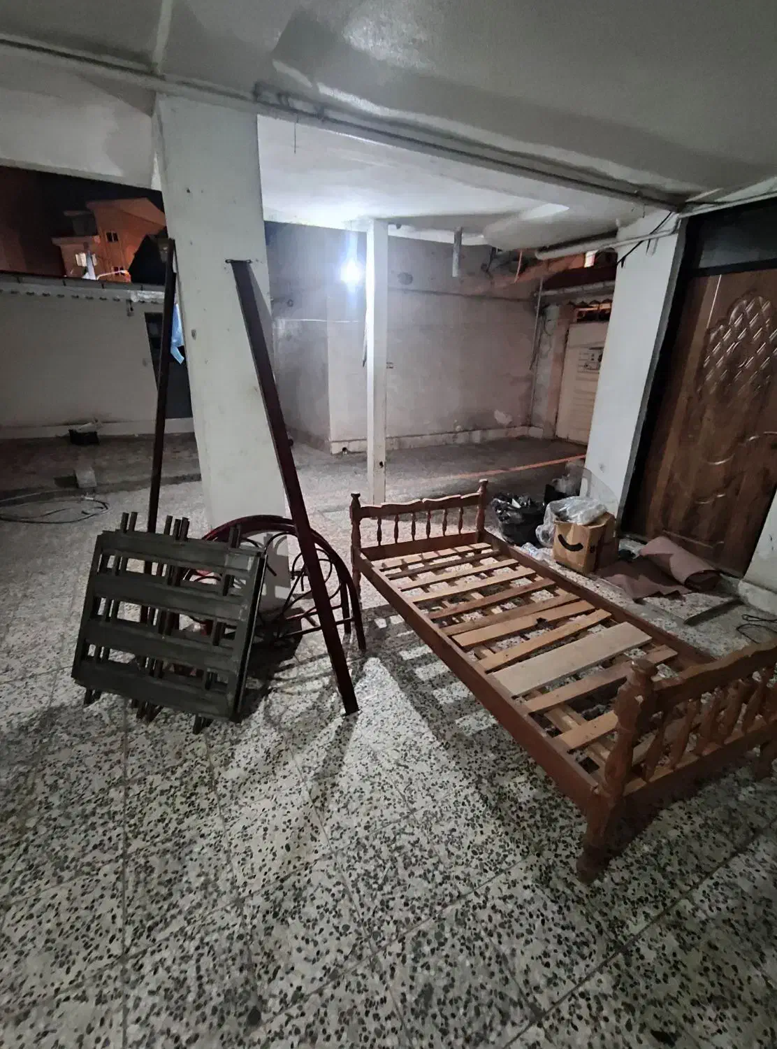 تخت خواب چوبی و فلزی|تخت و سرویس خواب|رشت, دیلمان|دیوار