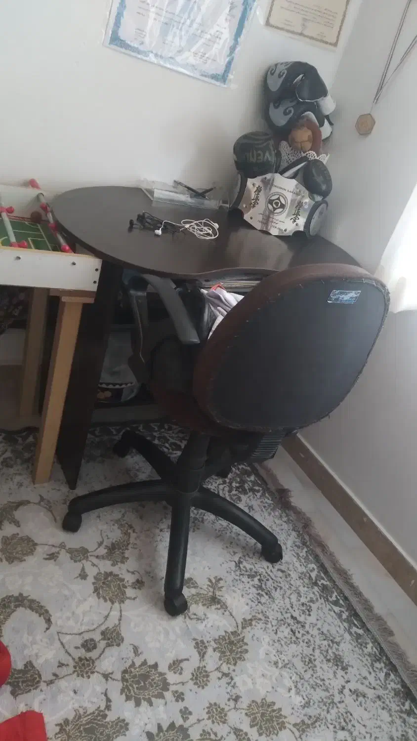 میز وصندلی|میز تحریر و کامپیوتر|بومهن, |دیوار