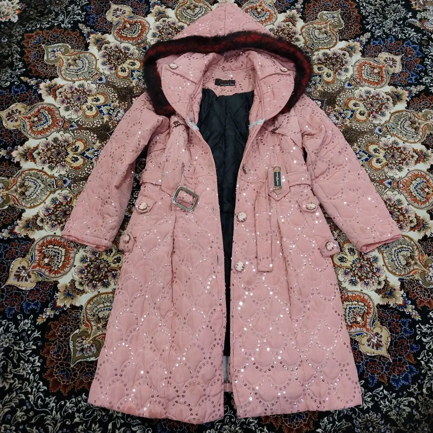 دوکاپشن و یک پالتو|لباس|اهواز, سپیدار|دیوار