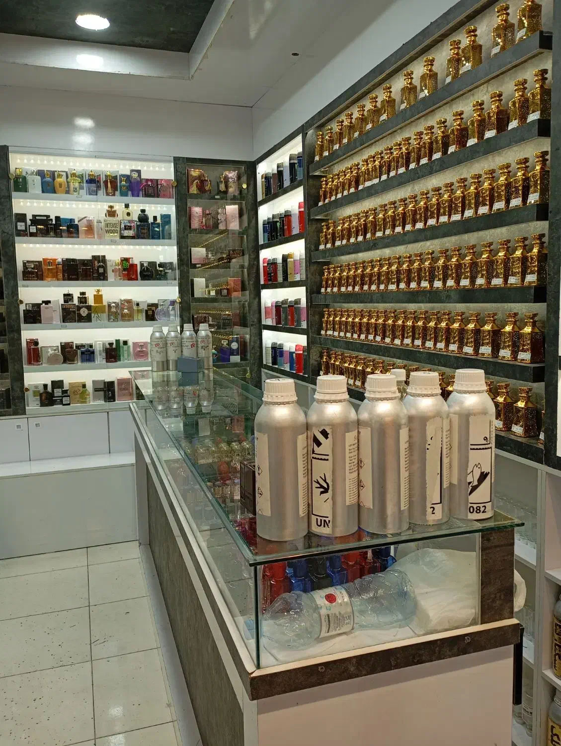 فروشندگی عطر و ادکلن|استخدام بازاریابی و فروش|مشهد, عیدگاه|دیوار