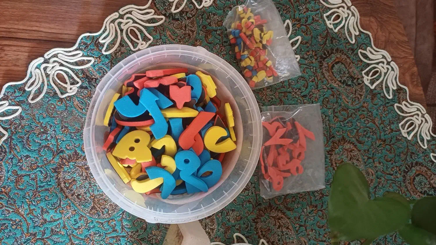 حروف الفبا مغناطیسی|لوازم التحریر|قم, سراجه (۱۵ خرداد)|دیوار