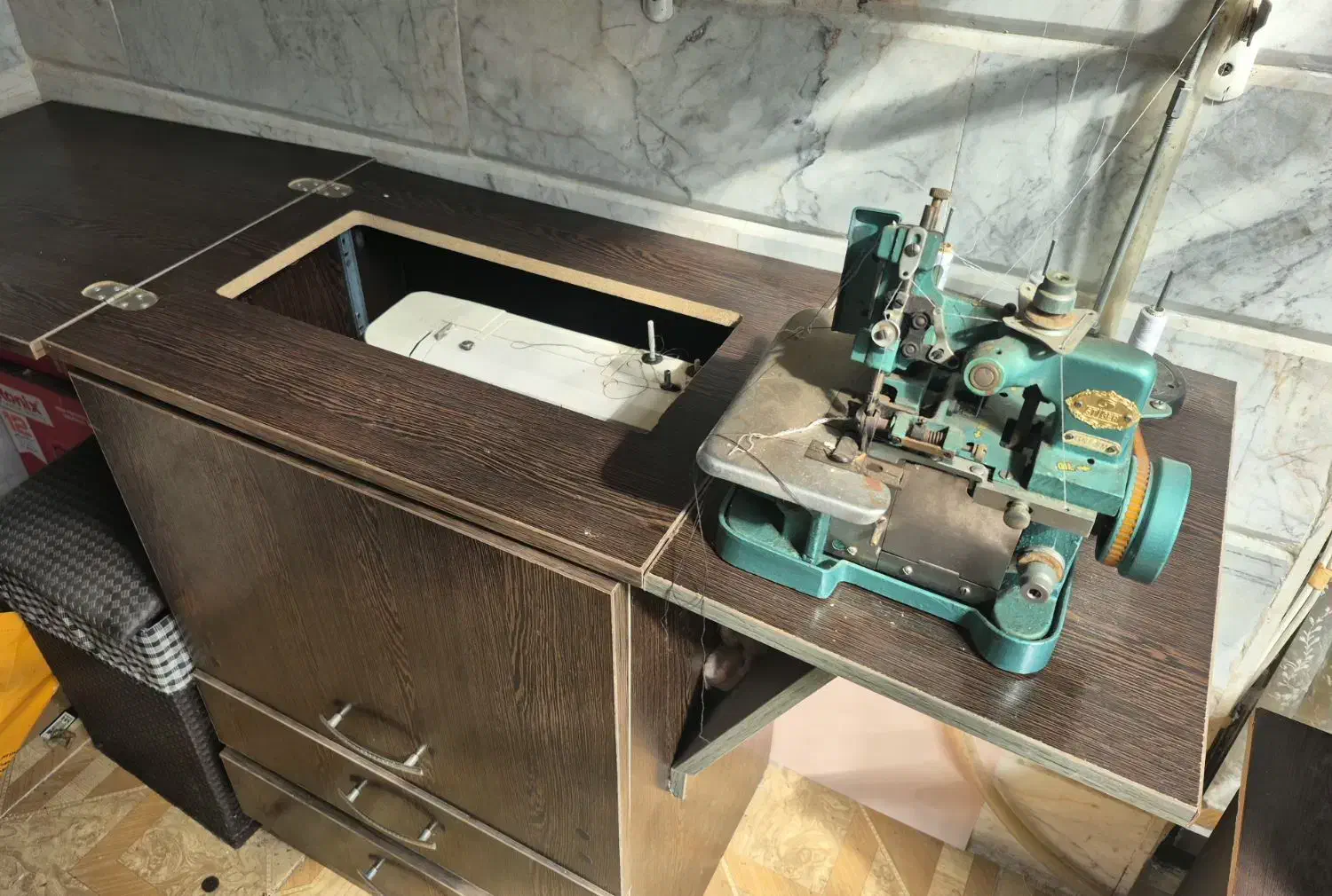 میز چرخ خیاطی|لوازم خیاطی و بافتنی|رشت, فلسطین|دیوار