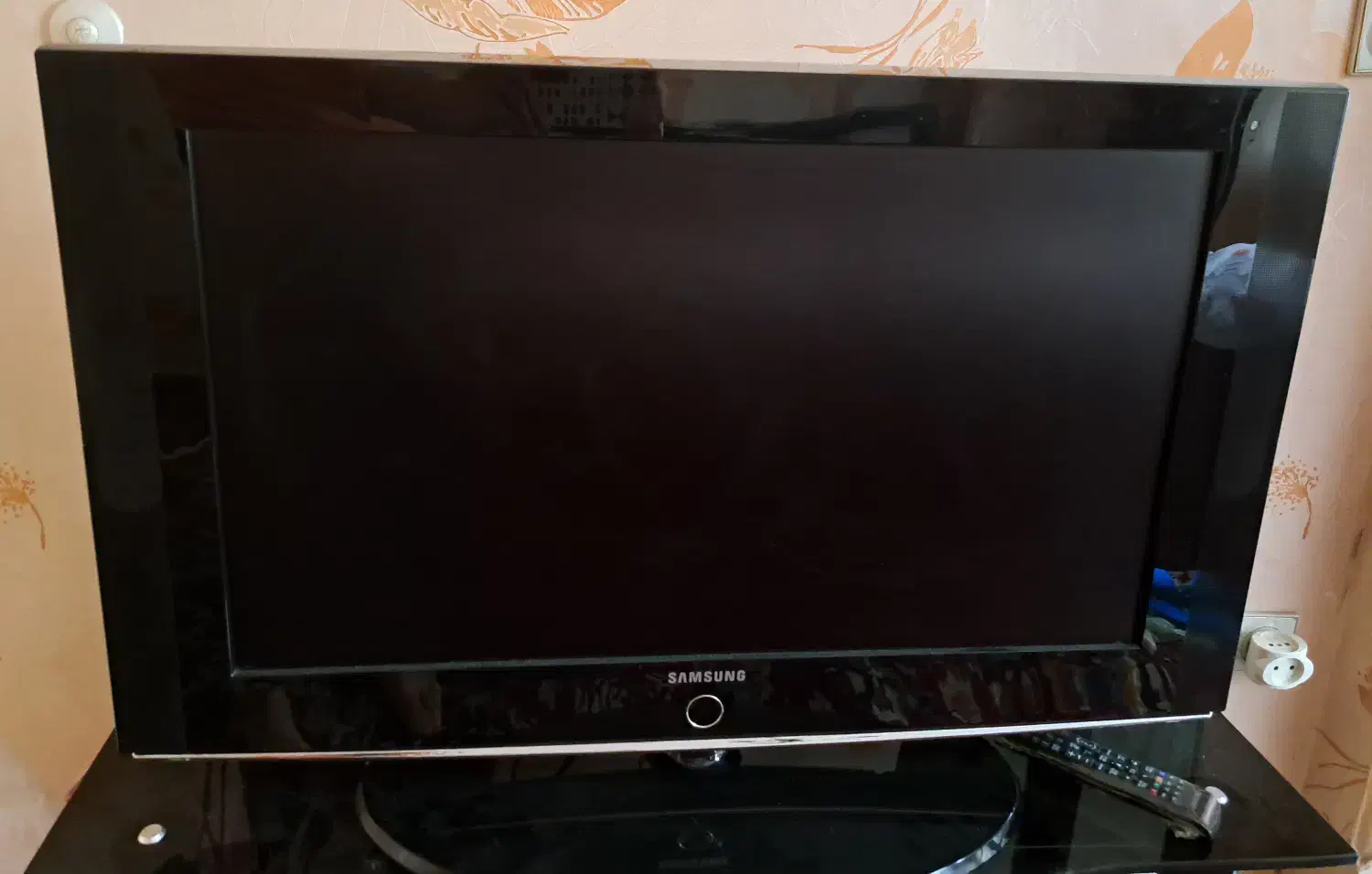 ال سی دی ۳۲ اینچ سامسونگ بورد اینورترش سوخته.|تلویزیون و پروژکتور|تهران, جنتآباد جنوبی|دیوار