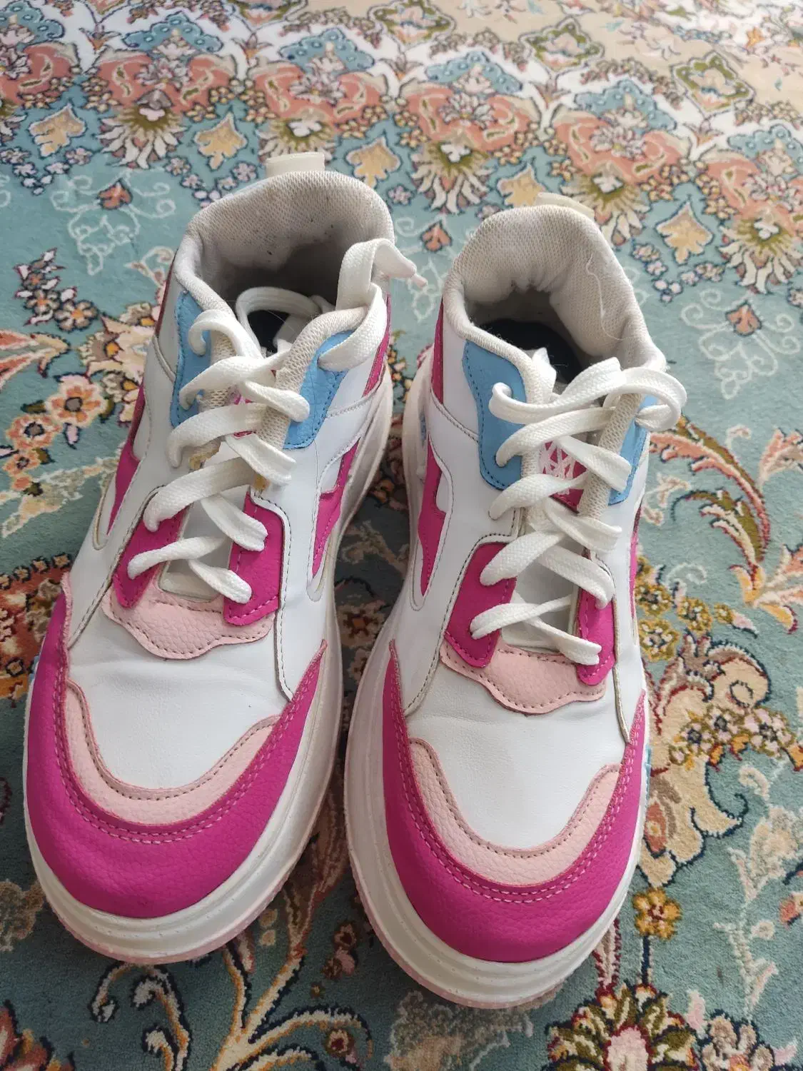 دو جفت کفش یکی اسپرت و یکی جیر مخمل سبز|کیف، کفش، کمربند|سیرجان, |دیوار