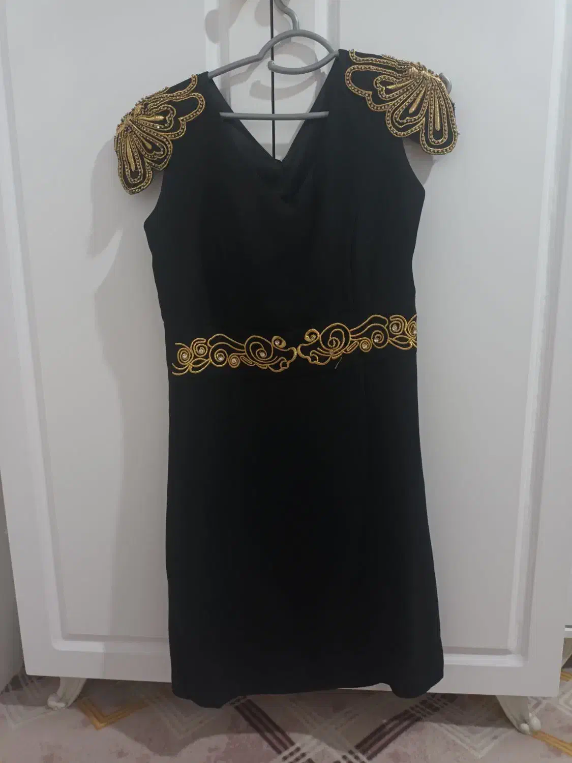 لباس مجلسی|لباس|دورود, |دیوار