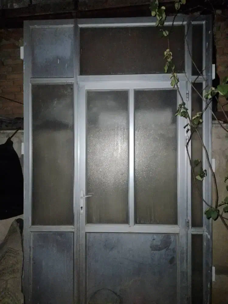 درب بزرگ تمام آلومینیومی قدیمی سنگین سالم و با قفل|مصالح و تجهیزات ساختمان|تهران, شمیراننو|دیوار