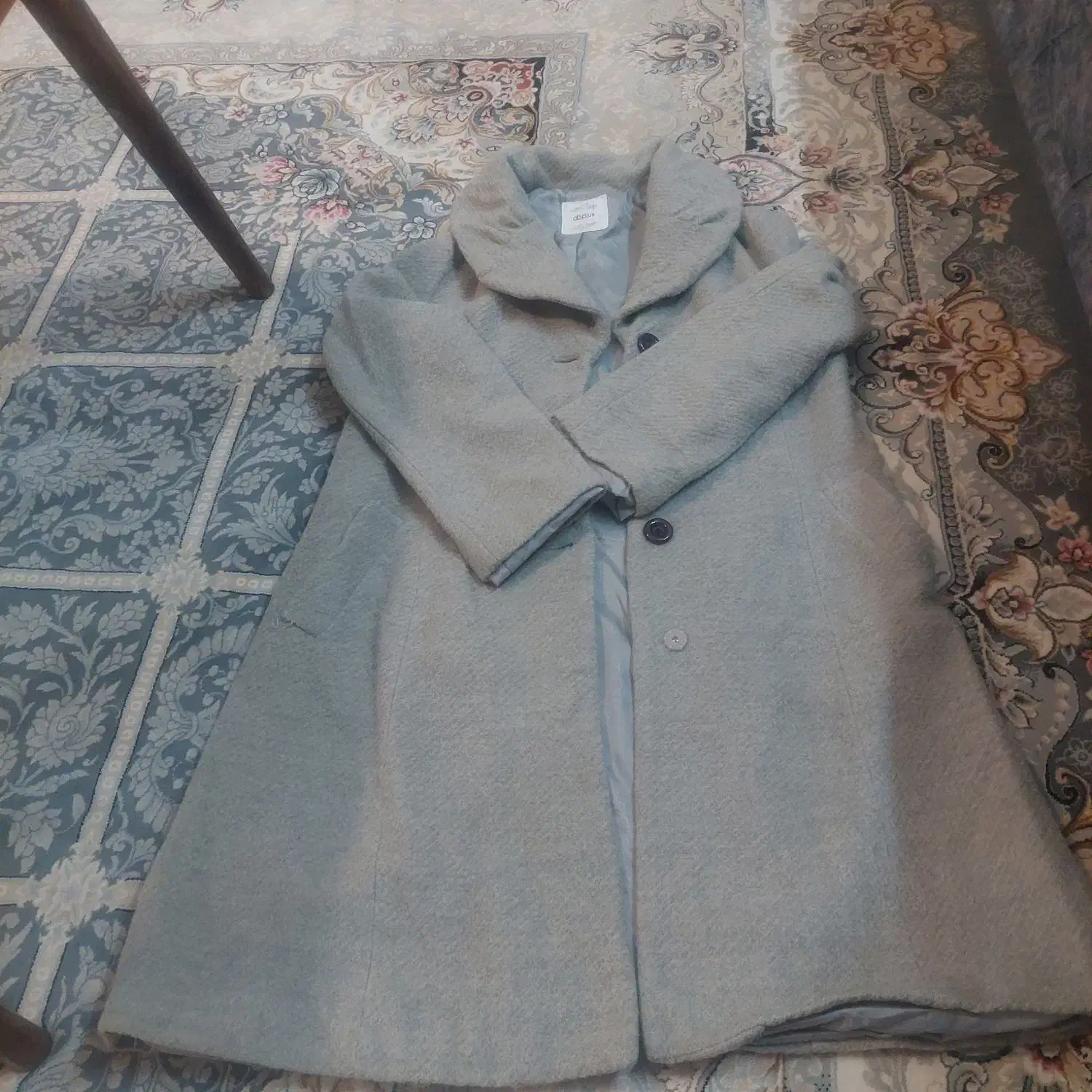 تعدادی لباس|لباس|شاهینشهر, عطار|دیوار