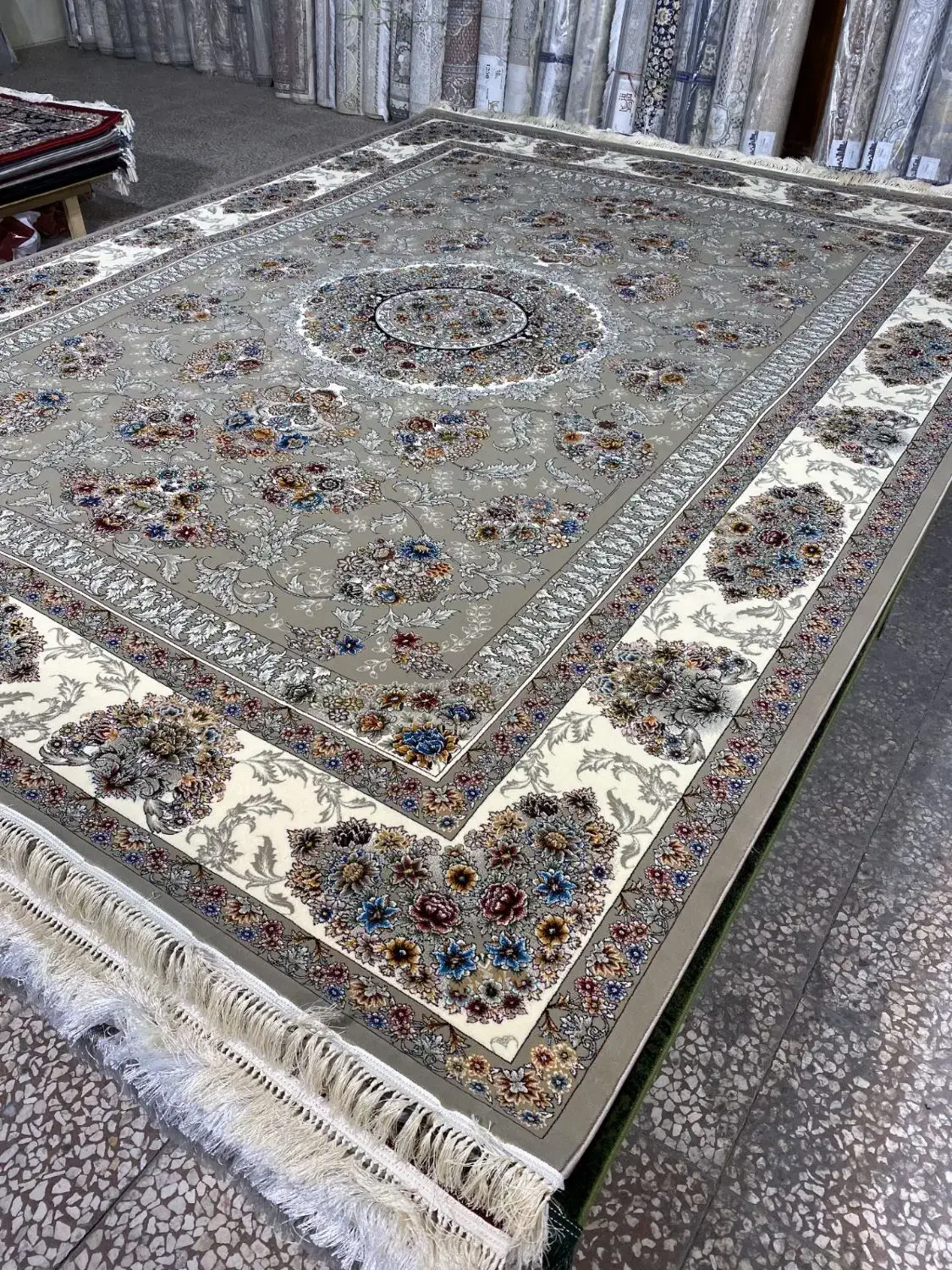 قالی دوازده رخ طلایی|فرش|آران و بیدگل, |دیوار