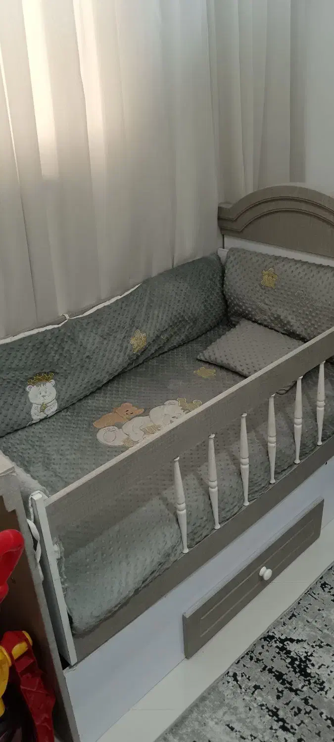 تخت گهواره ایی به همراه تشک و سرویس خواب|تخت و سرویس خواب|مشهد, کارگران|دیوار